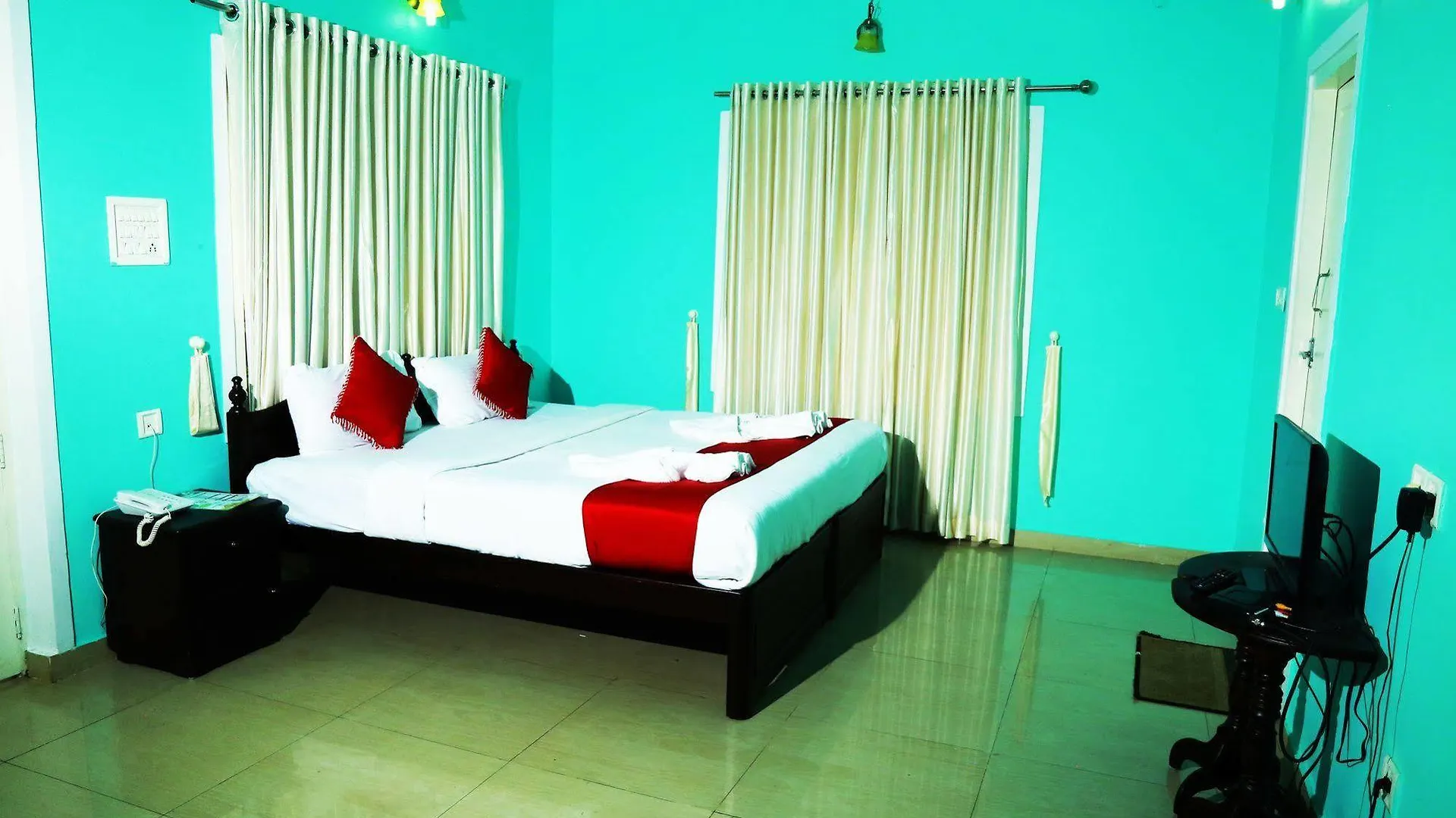 Aruvi Resort Munnar