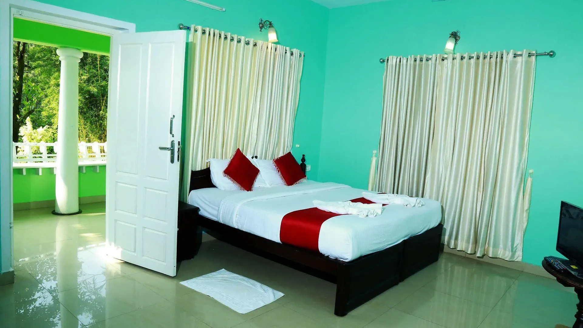 Aruvi Resort Munnar