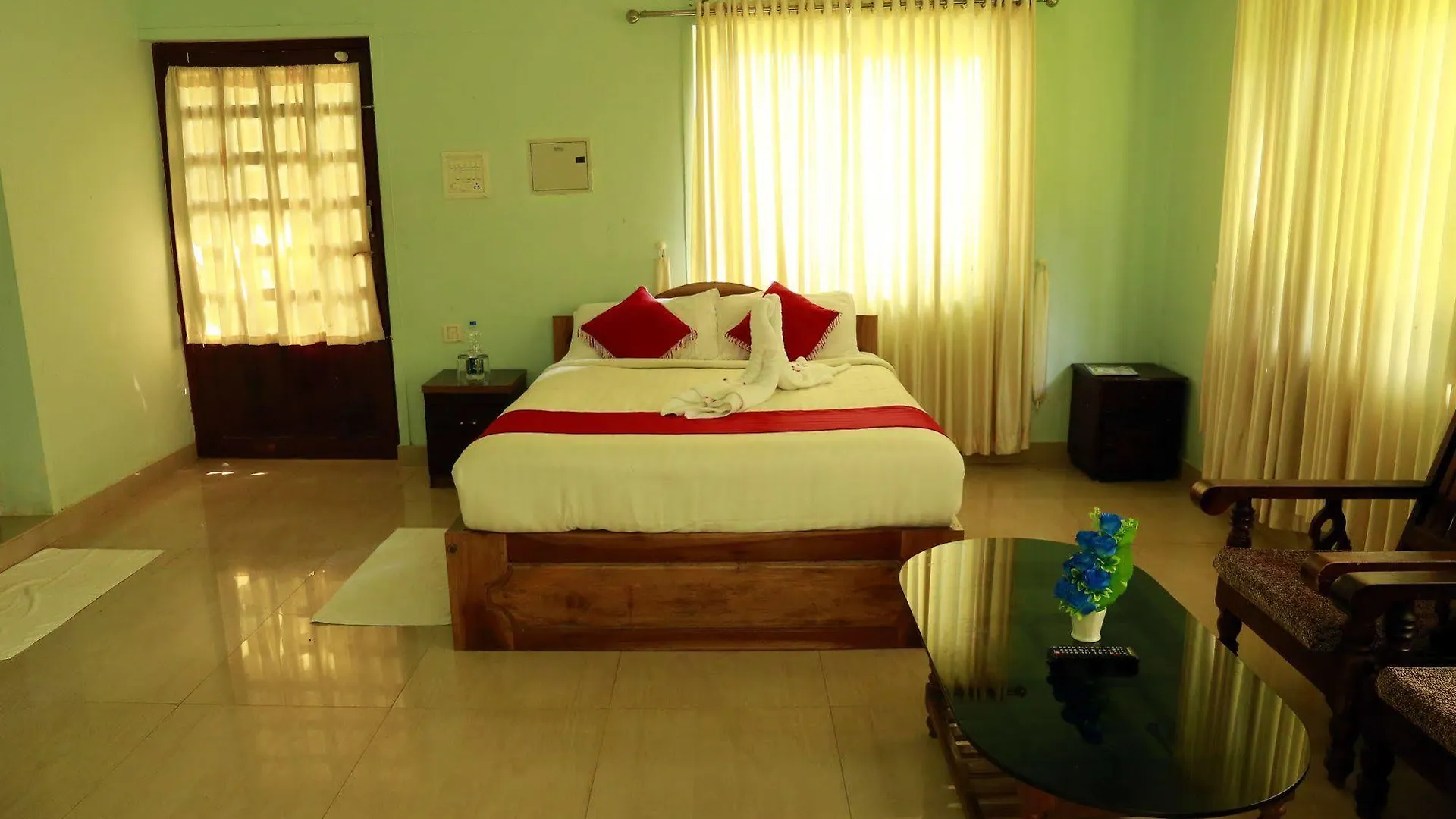 Aruvi Resort Munnar